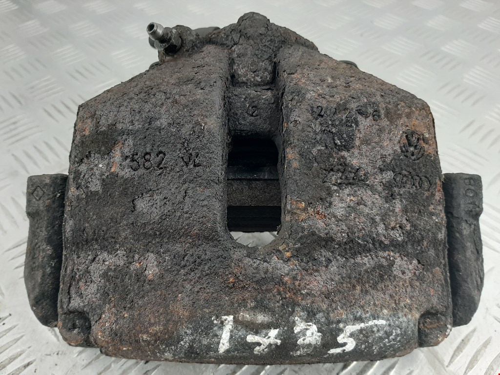 Суппорт передний правый VOLKSWAGEN Golf V Plus 2004-2009