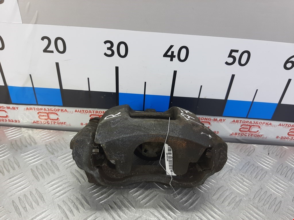 Суппорт передний правый TOYOTA Auris E150 2006-2012