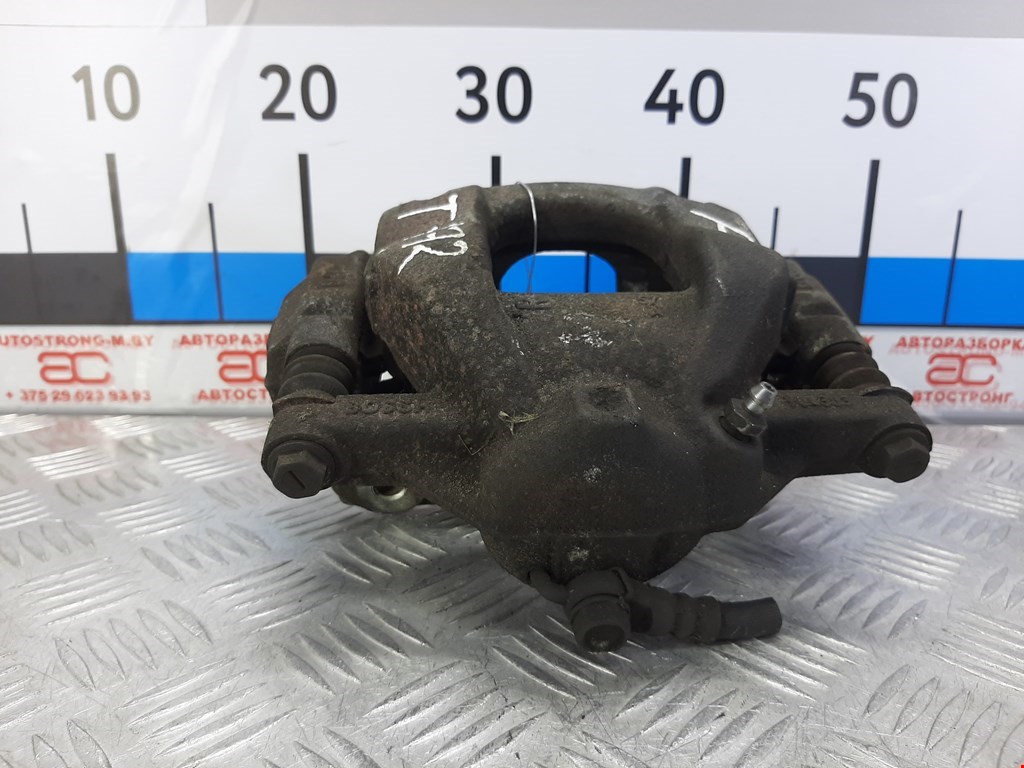 Суппорт передний правый TOYOTA Auris E150 2006-2012