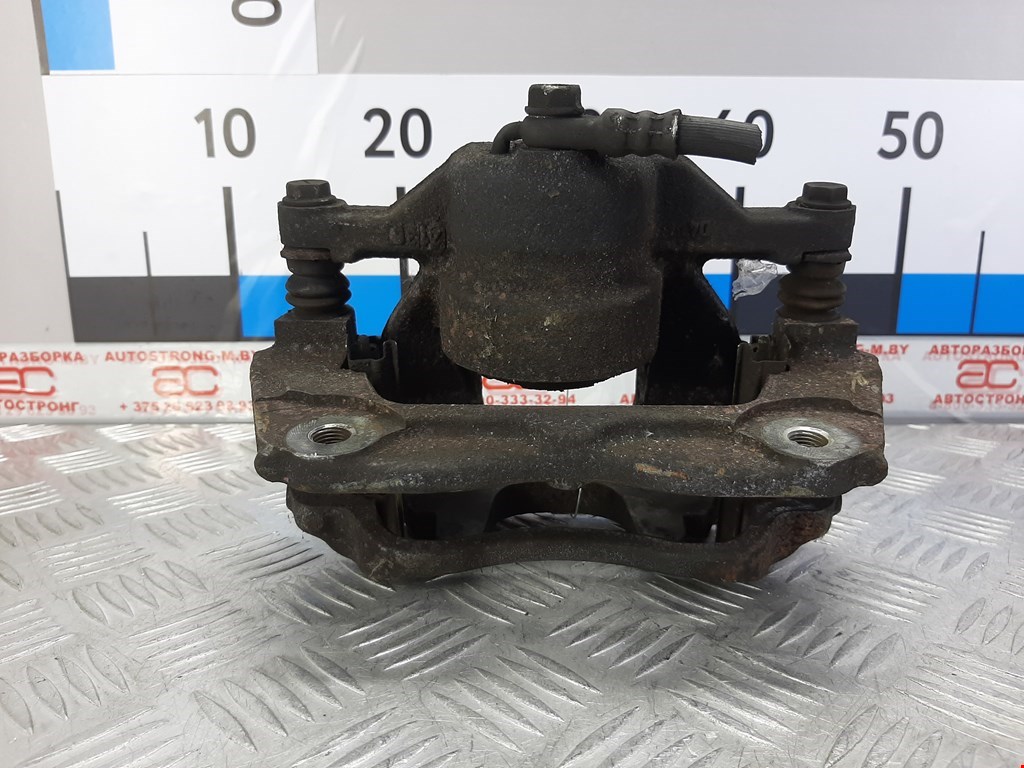 Суппорт передний правый TOYOTA Auris E150 2006-2012