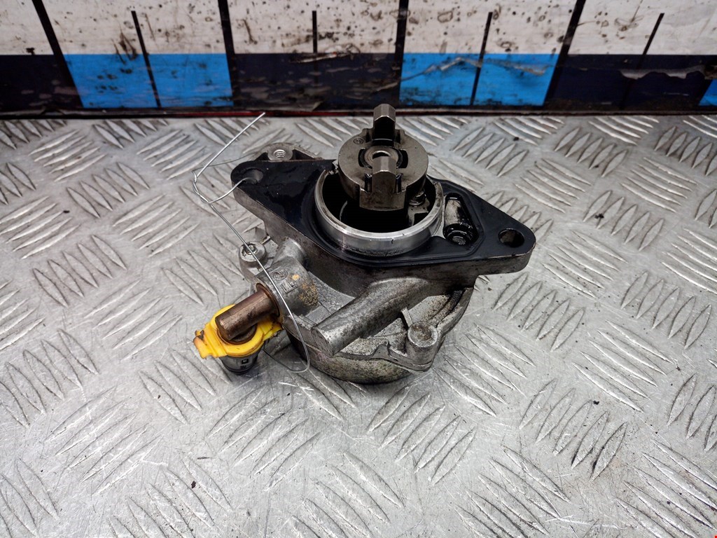 Насос вакуумный Opel Corsa D (2006-2014)