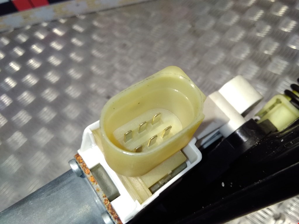 Стеклоподъемник задний левый BMW 7er 7 серия F01/F02/F04 2008-2015