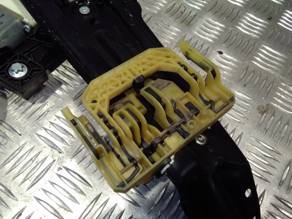 Стеклоподъемник задний левый BMW 5er 5 серия F10/F11/F07 2009-2017