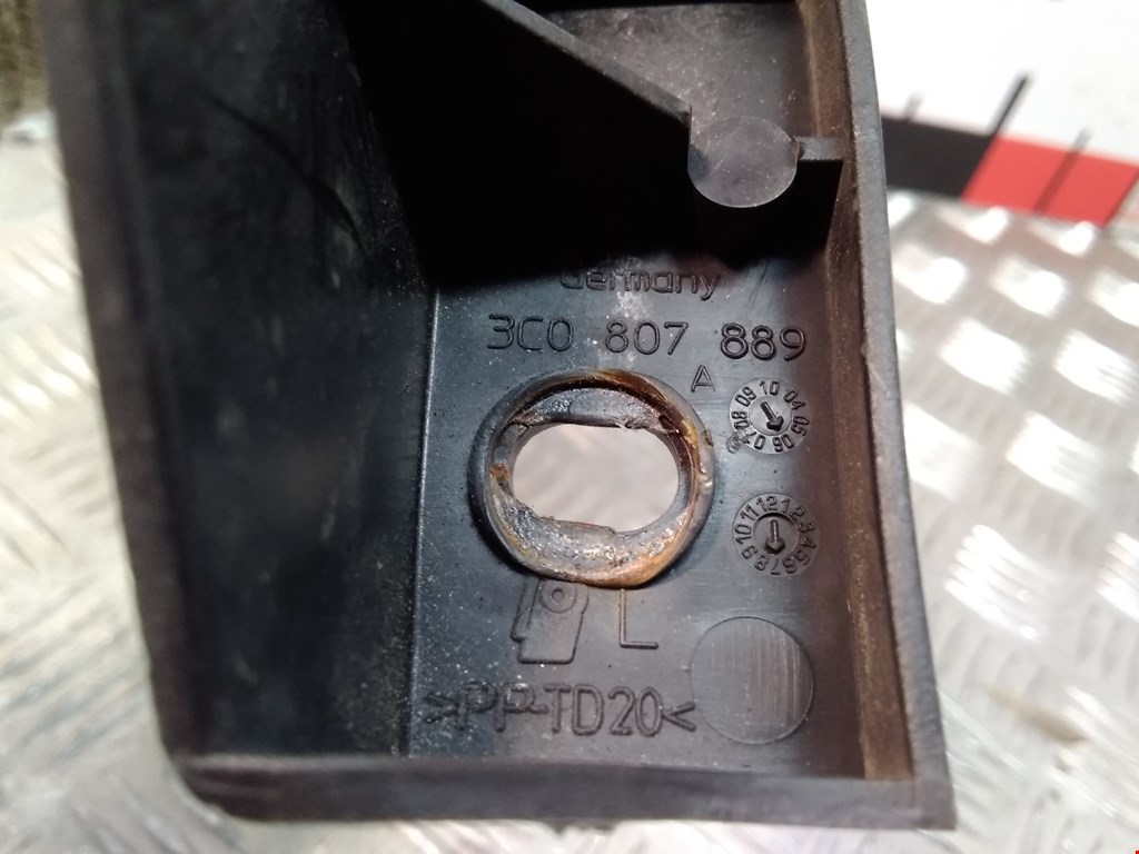 Кронштейн переднего бампера левый VOLKSWAGEN Passat B6 2005-2011