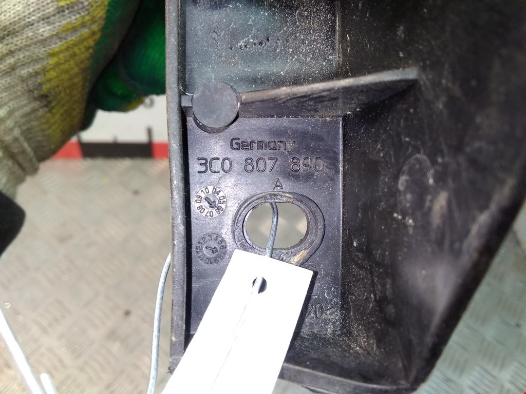 Кронштейн переднего бампера правый VOLKSWAGEN Passat B6 2005-2011