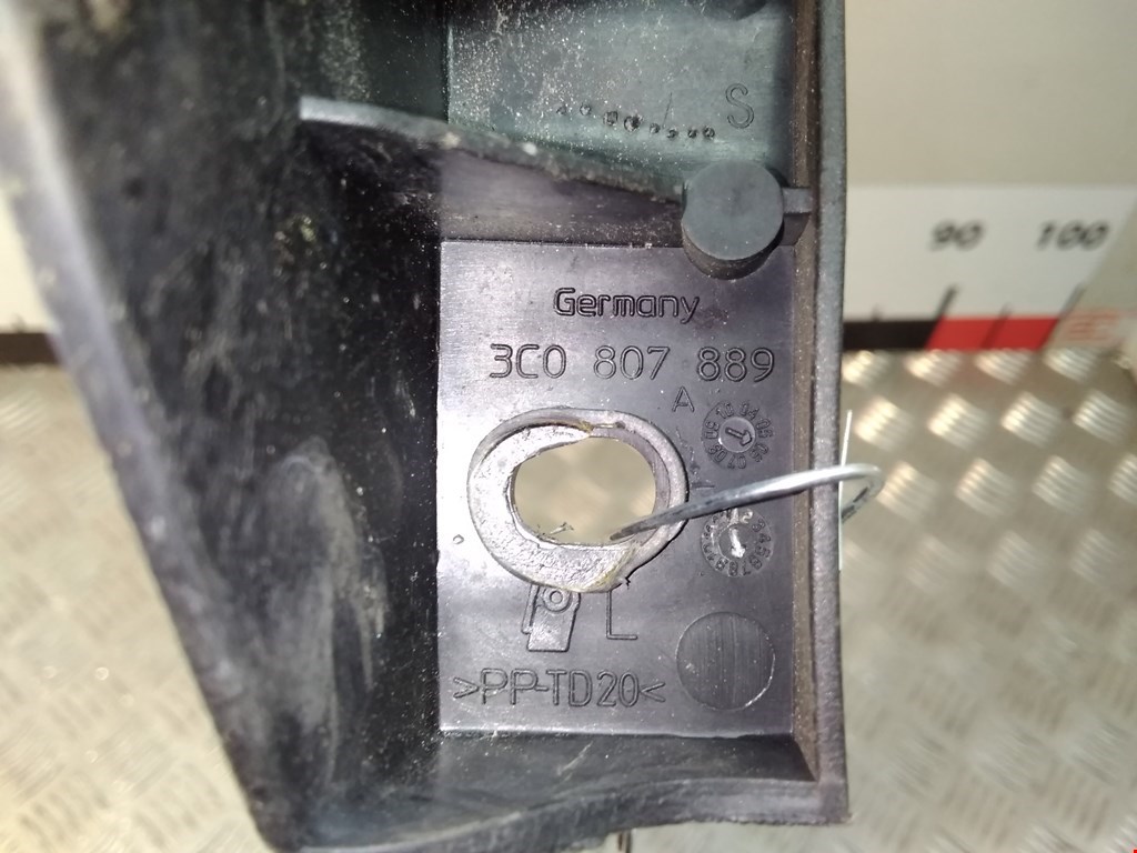 Кронштейн переднего бампера левый VOLKSWAGEN Passat B6 2005-2011