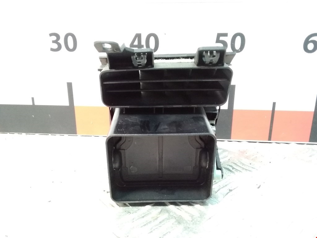 Дефлектор воздушный VOLKSWAGEN Touran 2003-2010