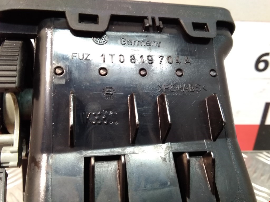 Дефлектор воздушный VOLKSWAGEN Touran 2003-2010