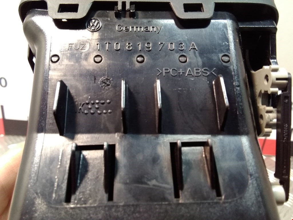 Дефлектор воздушный VOLKSWAGEN Touran 2003-2010