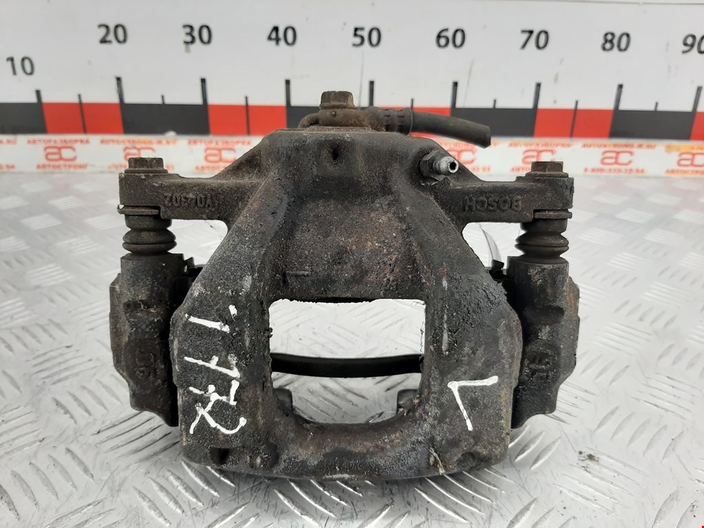 Суппорт передний левый TOYOTA Auris E150 2006-2012