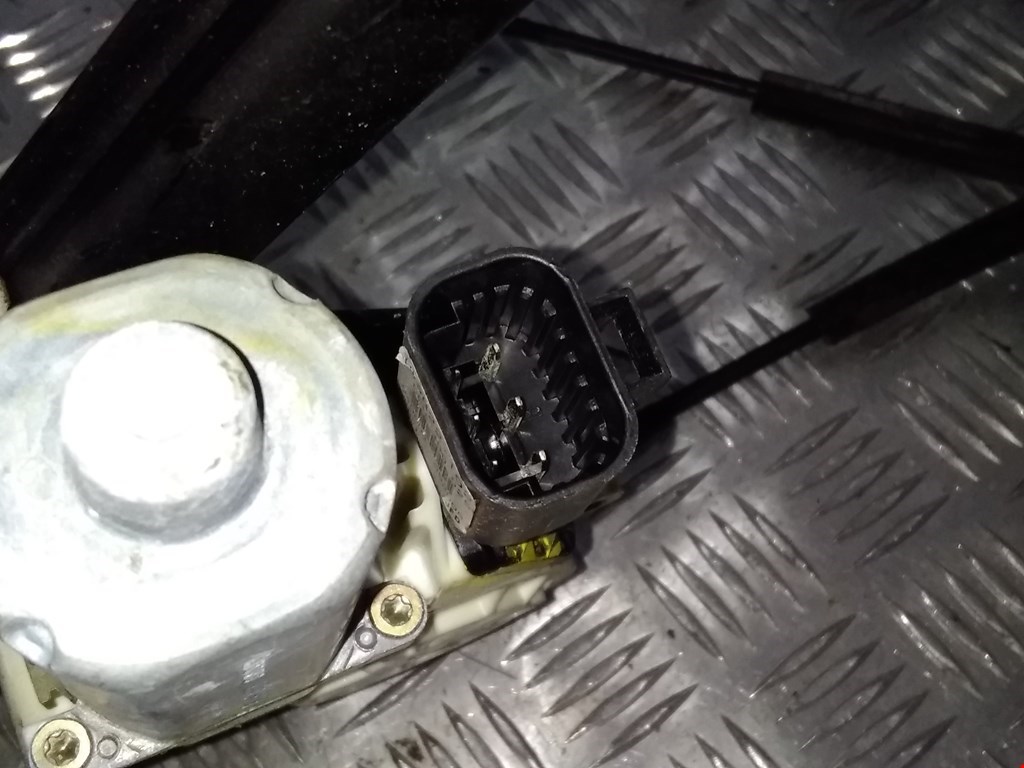 Стеклоподъемник передний левый CADILLAC SRX 2004-2009