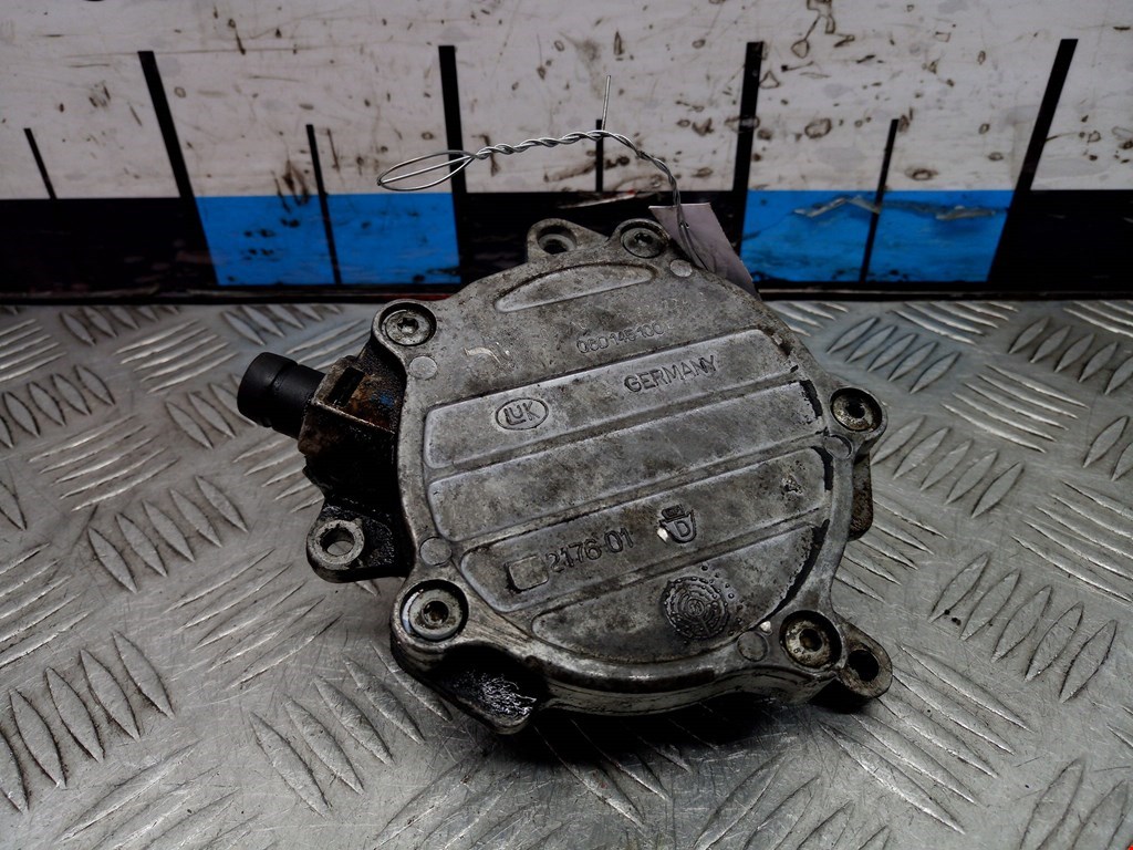 Насос вакуумный Audi A3 8P (2003-2013)