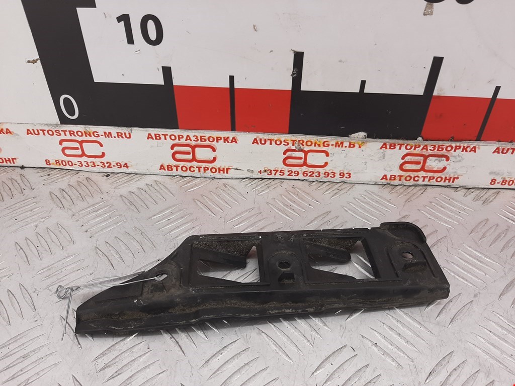 Кронштейн переднего бампера правый VOLKSWAGEN Golf V 2003-2009