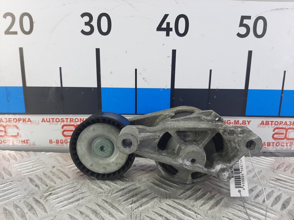 Натяжитель ремня генератора (приводного поликлинового ремня Volkswagen Golf 4 (1997-2004)