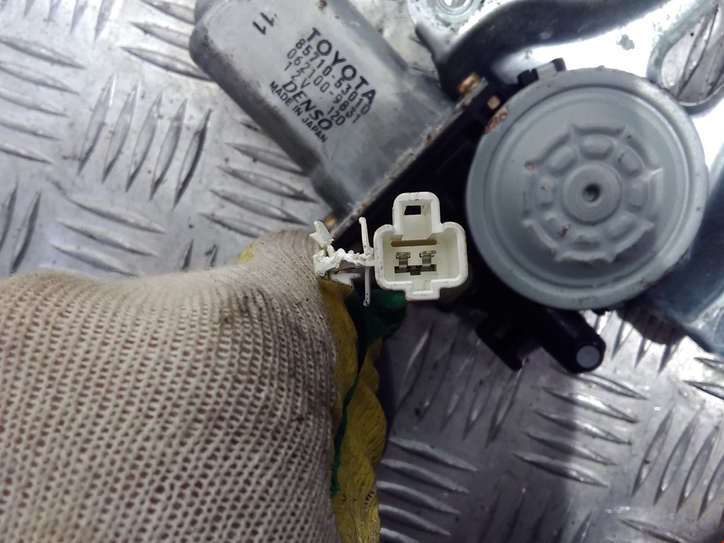 Стеклоподъемник передний левый LEXUS IS 1999-2005