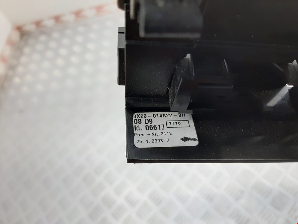 Дефлектор воздушный JAGUAR XF X250 2007-2015