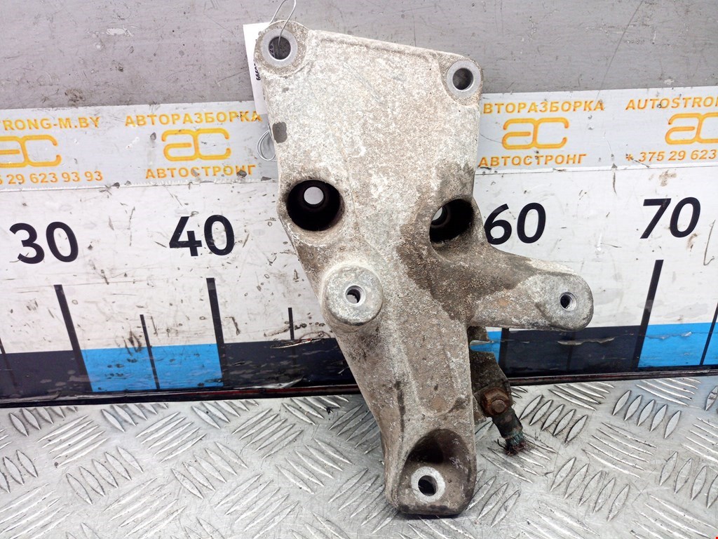 Кронштейн (крепление лапа) двигателя BMW 1-Series (E81/E82/E87/E88) (2004-2014)