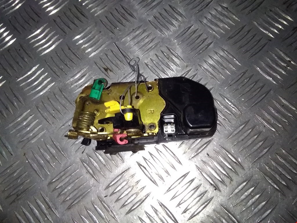 Замок двери передней правой CHRYSLER 300 C 2004-2010