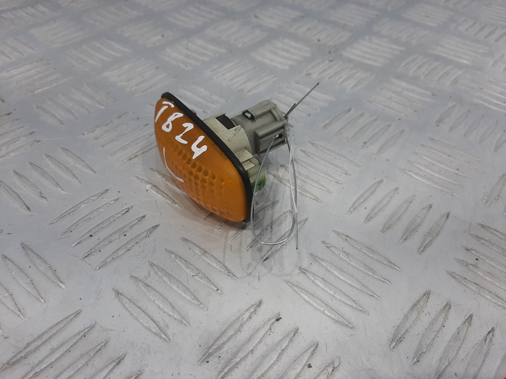 Повторитель на крыло NISSAN Almera N15 1995-2000