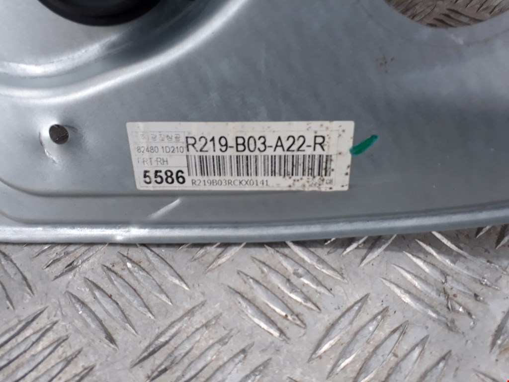 Стеклоподъемник передний правый KIA Carens 2006-2012