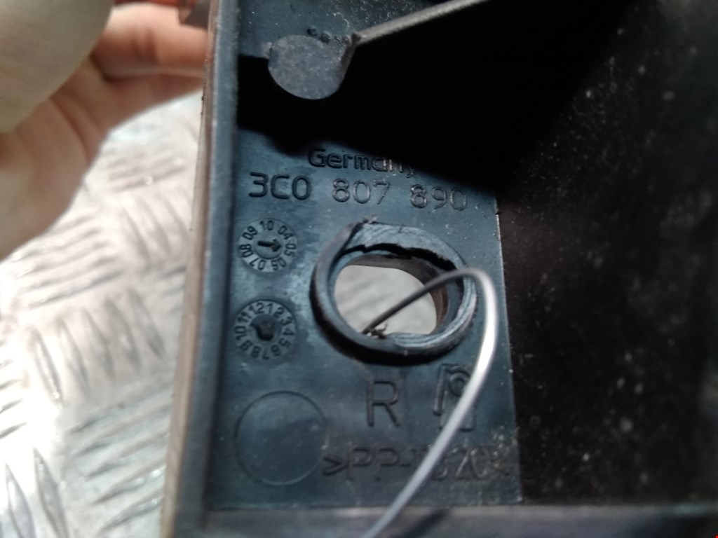 Кронштейн переднего бампера правый VOLKSWAGEN Passat B6 2005-2011