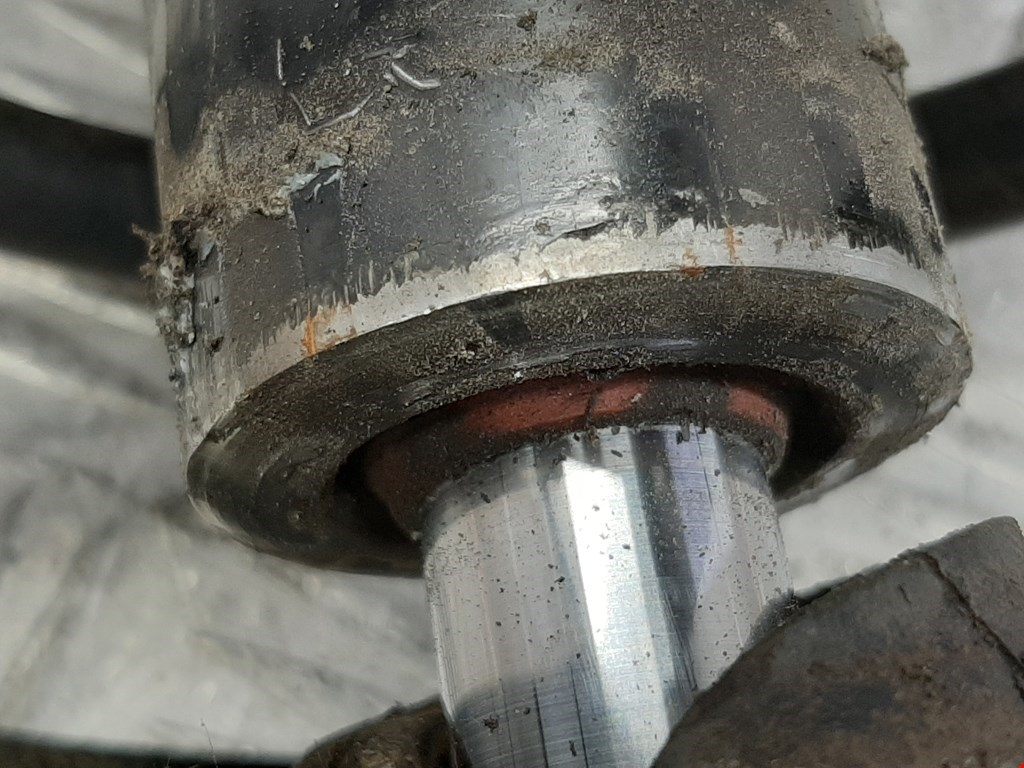 Амортизатор передний левый RENAULT Sandero 2009-2014