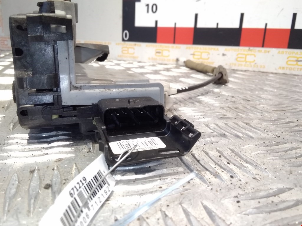 Замок двери передней правой CITROEN C3 2009-2016