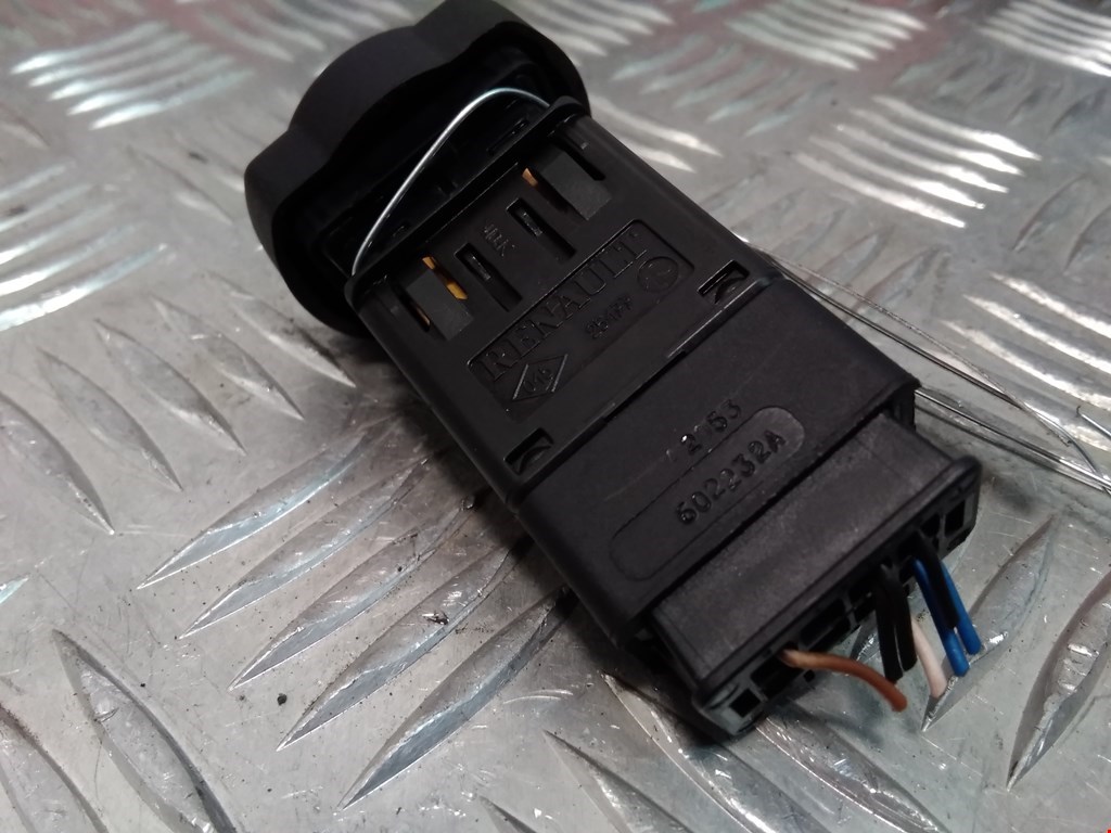 Кнопка аварийной сигнализации (аварийки) DACIA Sandero 2008-2012