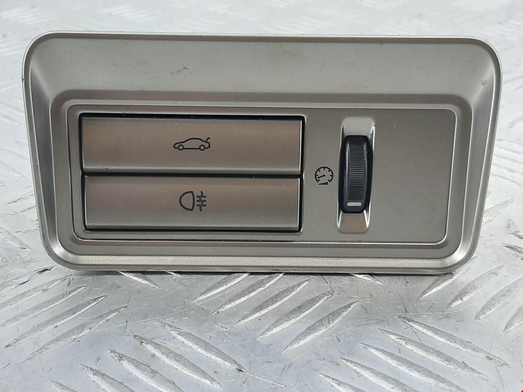 Кнопка открытия багажника