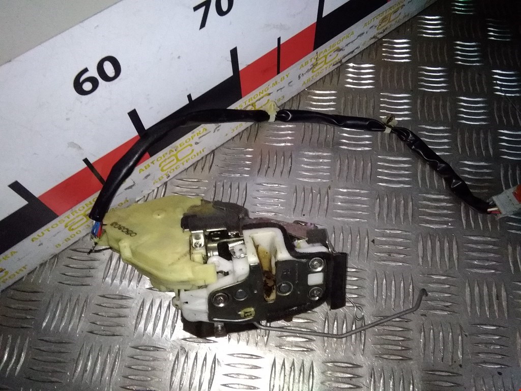 Замок двери передней правой HONDA Jazz 2008-2015