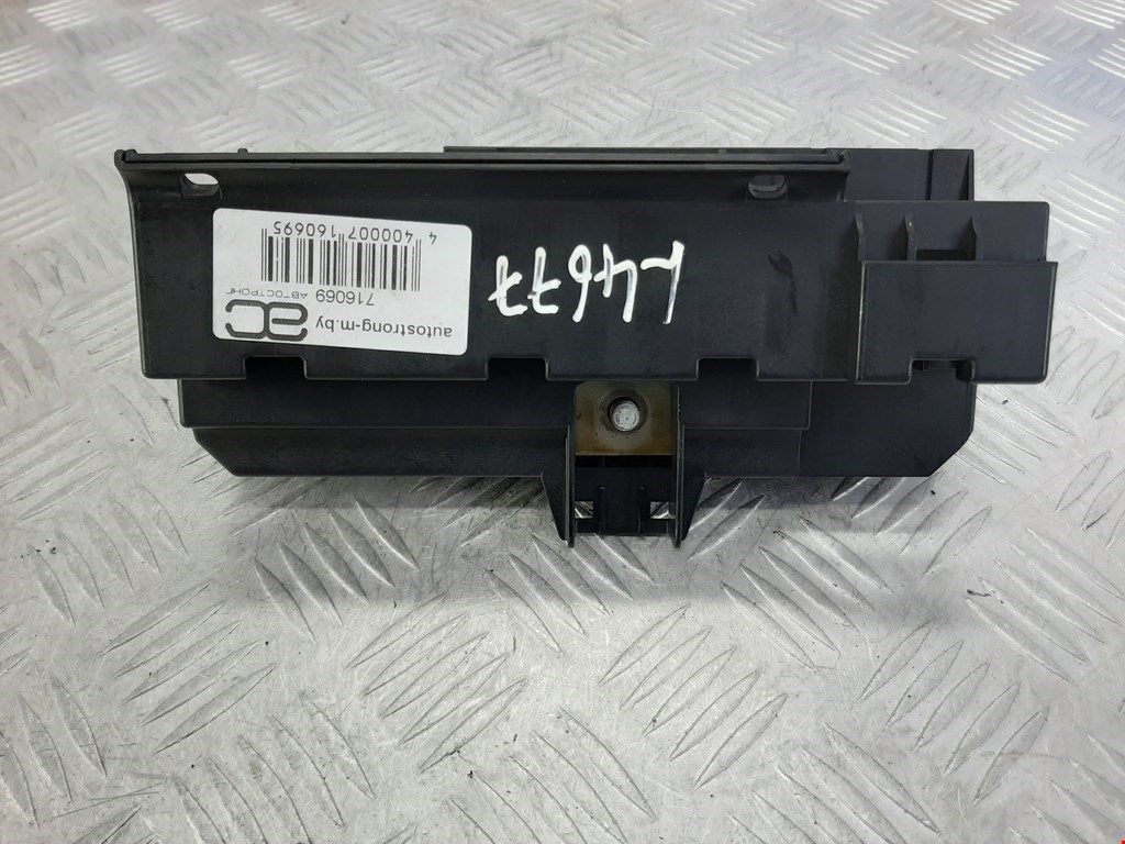 Датчик уровня в бачок омывателя BMW 7er 7 серия E65/E66 2001-2008