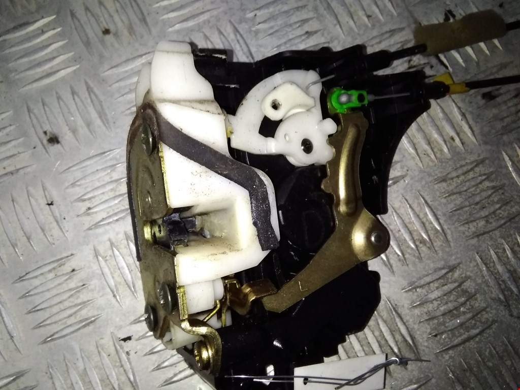 Замок двери передней левой MITSUBISHI Grandis 2003-2011