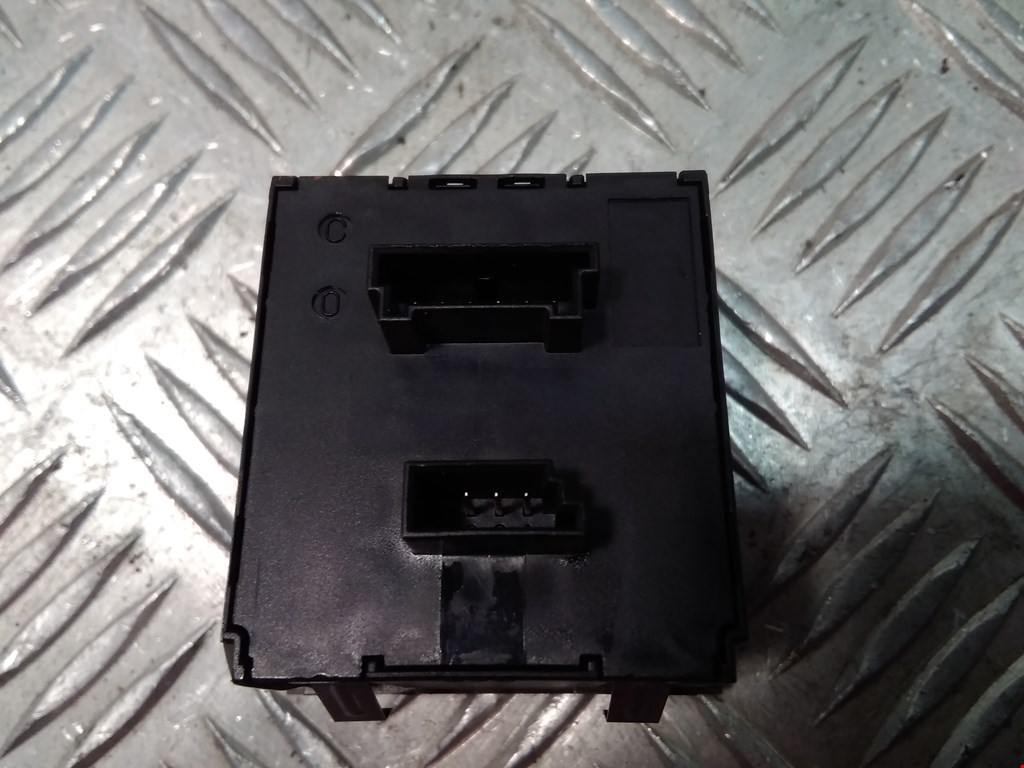 Кнопка аварийной сигнализации (аварийки) BMW 3er E90/E91 2005-2012