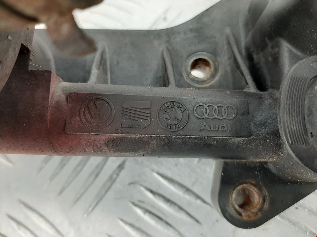 Корпус термостата AUDI A3 8P 2003-2013
