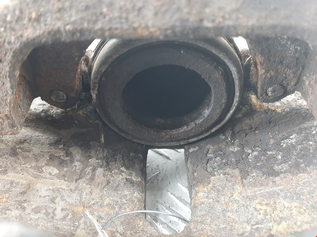 Суппорт передний правый SKODA Superb 2008-2015