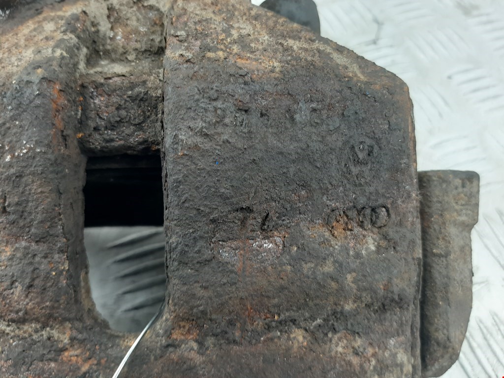 Суппорт передний правый SKODA Superb 2008-2015