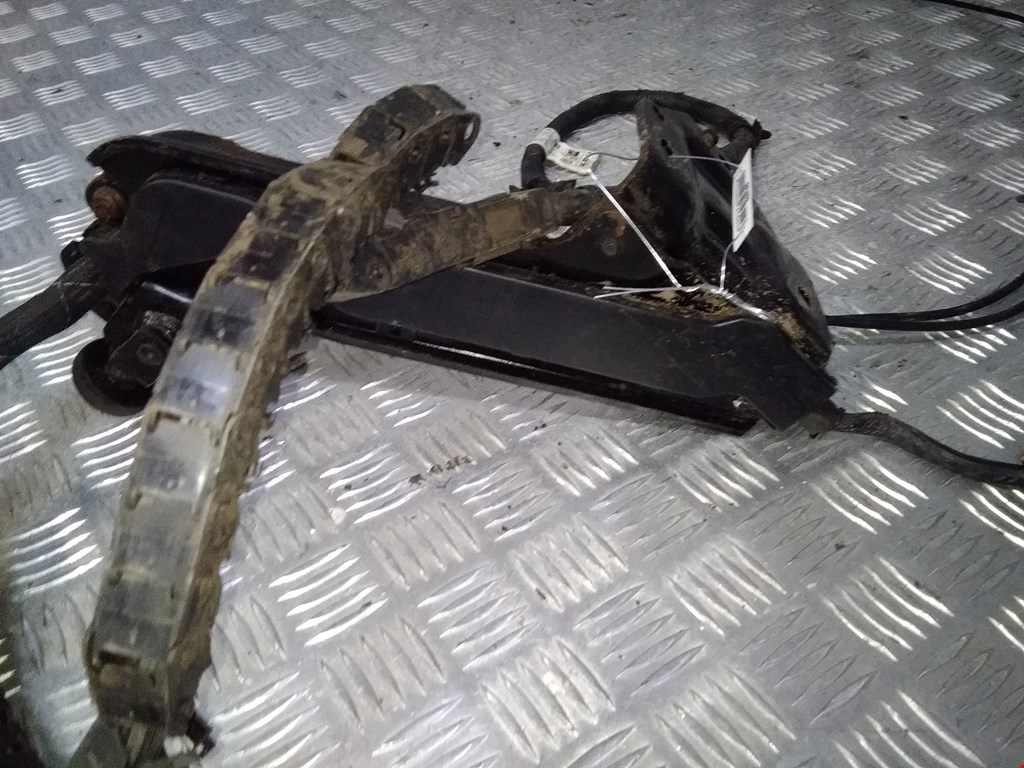 Ролик двери сдвижной (левый/правый средний верхний/нижний) KIA Carnival II 2006-2014