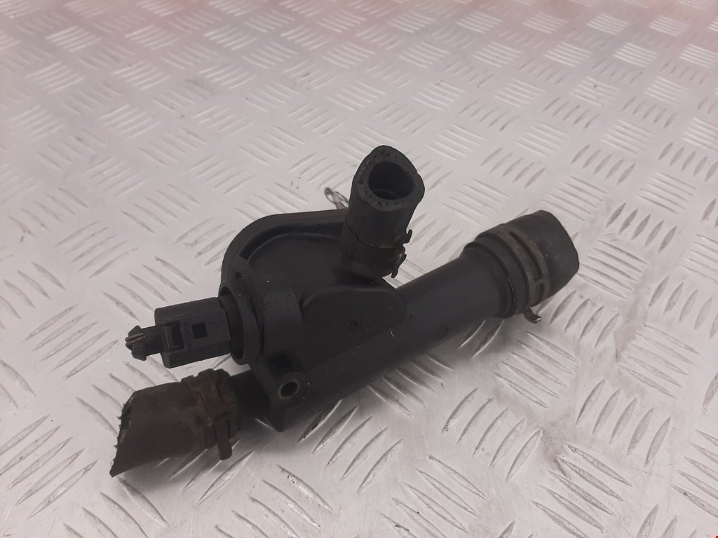 Тройник системы охлаждения SKODA Octavia A5 1Z- 2004-2013