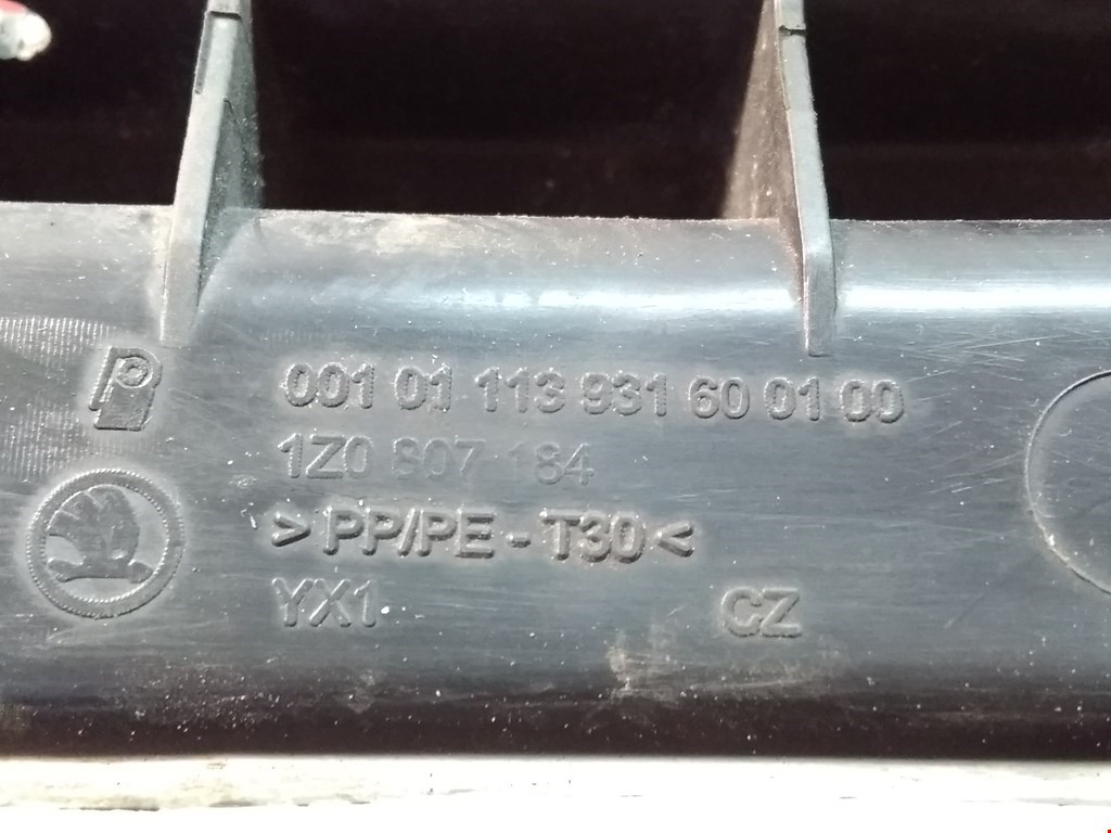 Кронштейн переднего бампера правый SKODA Octavia A5 1Z- 2004-2013