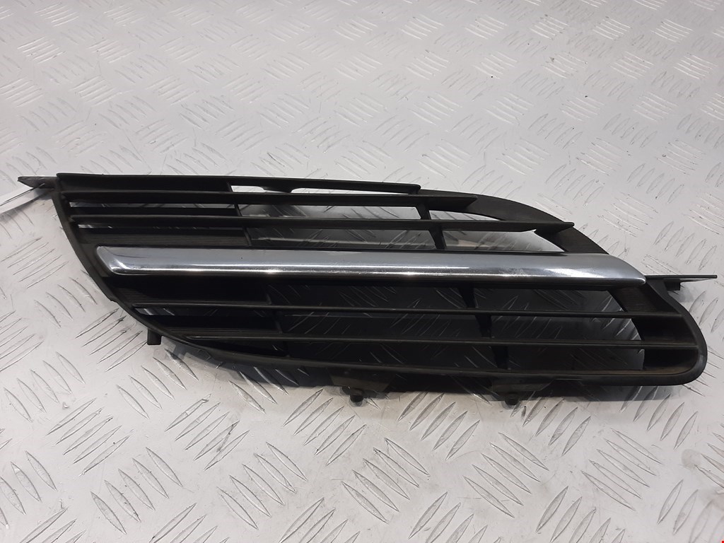 Решетка радиатора NISSAN Almera Tino 2000-2006