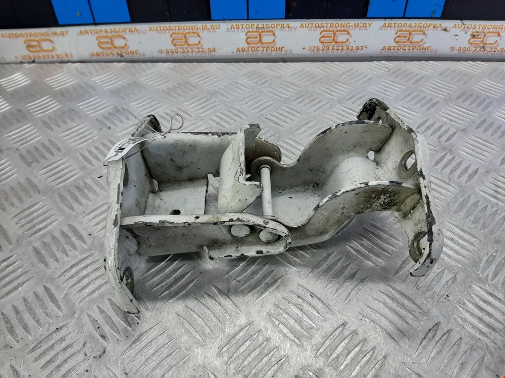 Петля двери распашной Opel Vivaro A (2001-2014)