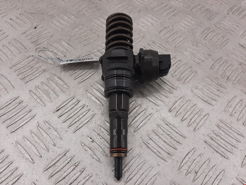 Форсунка дизельная электрическая VOLKSWAGEN Passat B6 2005-2011