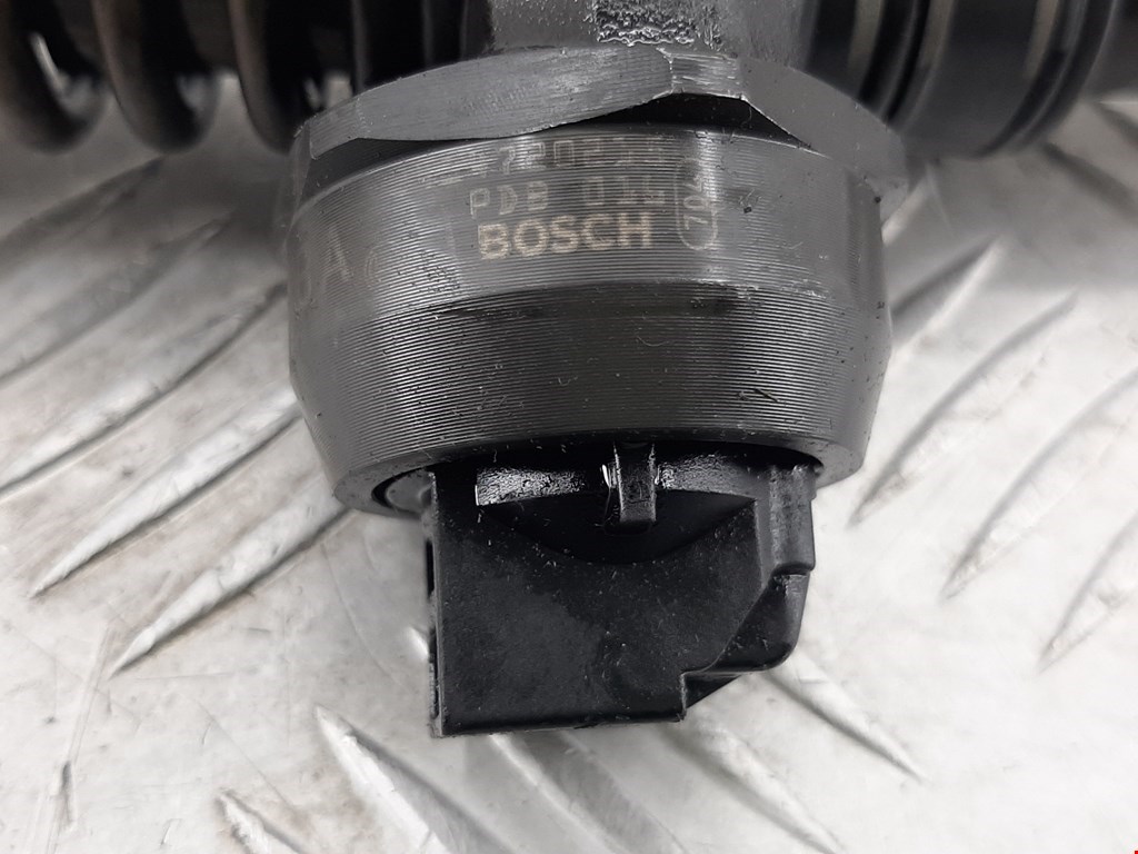 Форсунка дизельная электрическая VOLKSWAGEN Passat B6 2005-2011