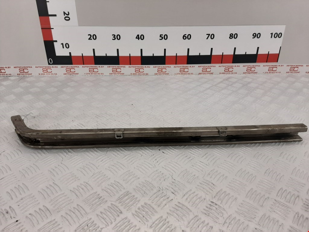 Направляющая сдвижной двери Volkswagen Caddy 3 (2004-2015)