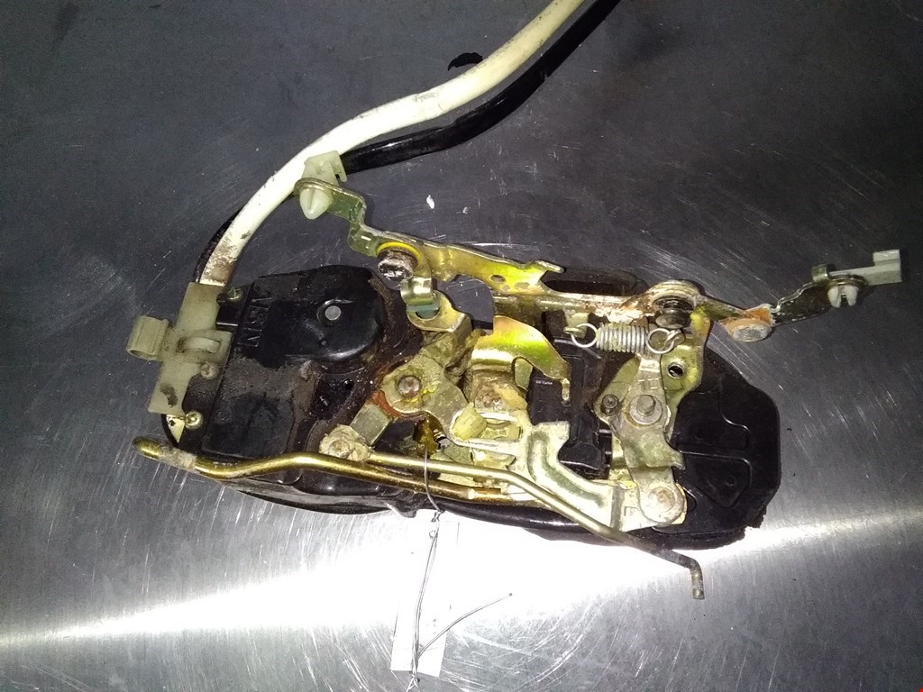 Замок двери передней левой LEXUS LS UCF20 1997-2000