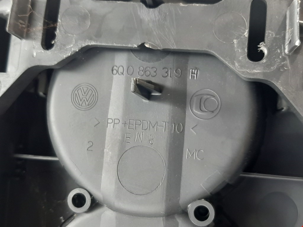 Консоль VOLKSWAGEN Polo IV 2001-2009