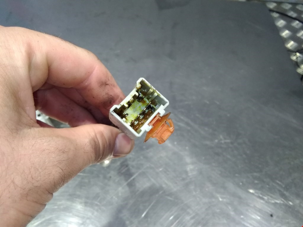 Замок двери задней левой HONDA Stream 2000-2006