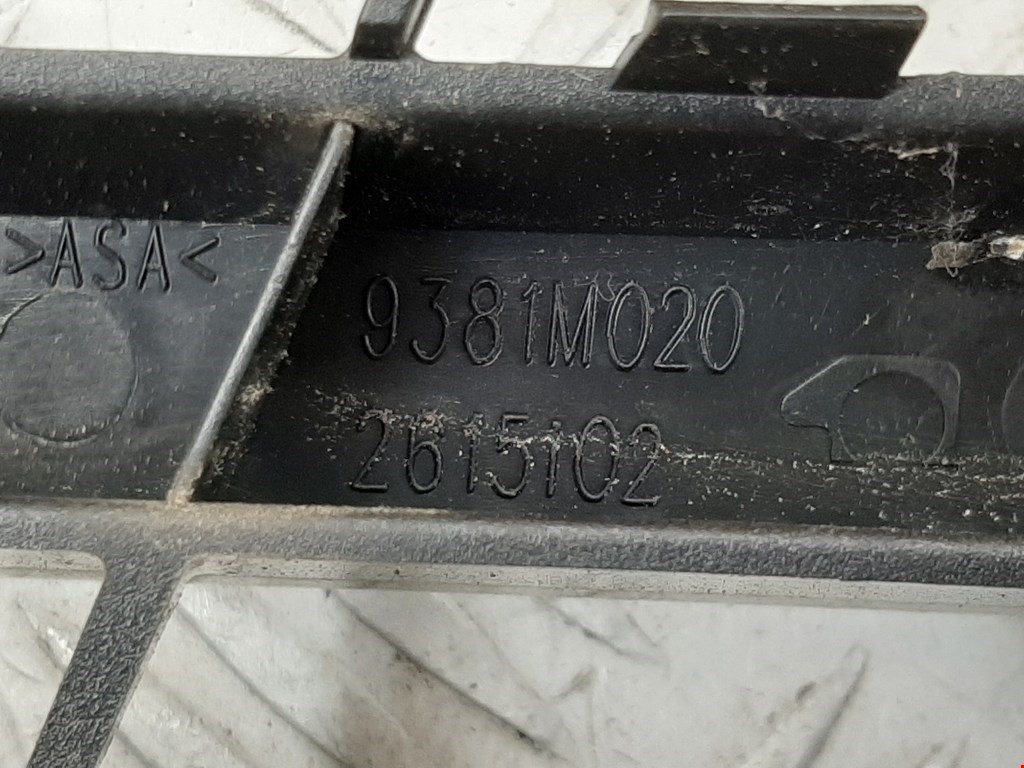 Решетка радиатора NISSAN Almera Tino 2000-2006