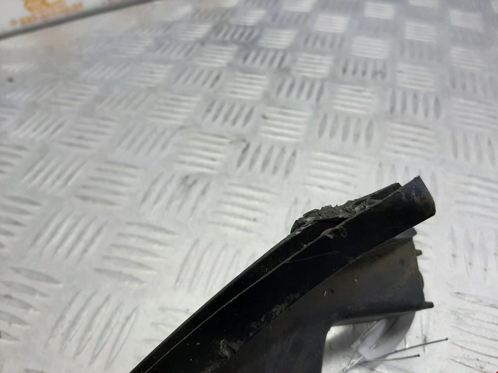 Кронштейн переднего бампера правый VOLKSWAGEN Passat B6 2005-2011