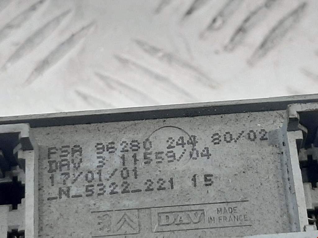 Датчик уровня в бачок омывателя CITROEN Xsara 1997-2000